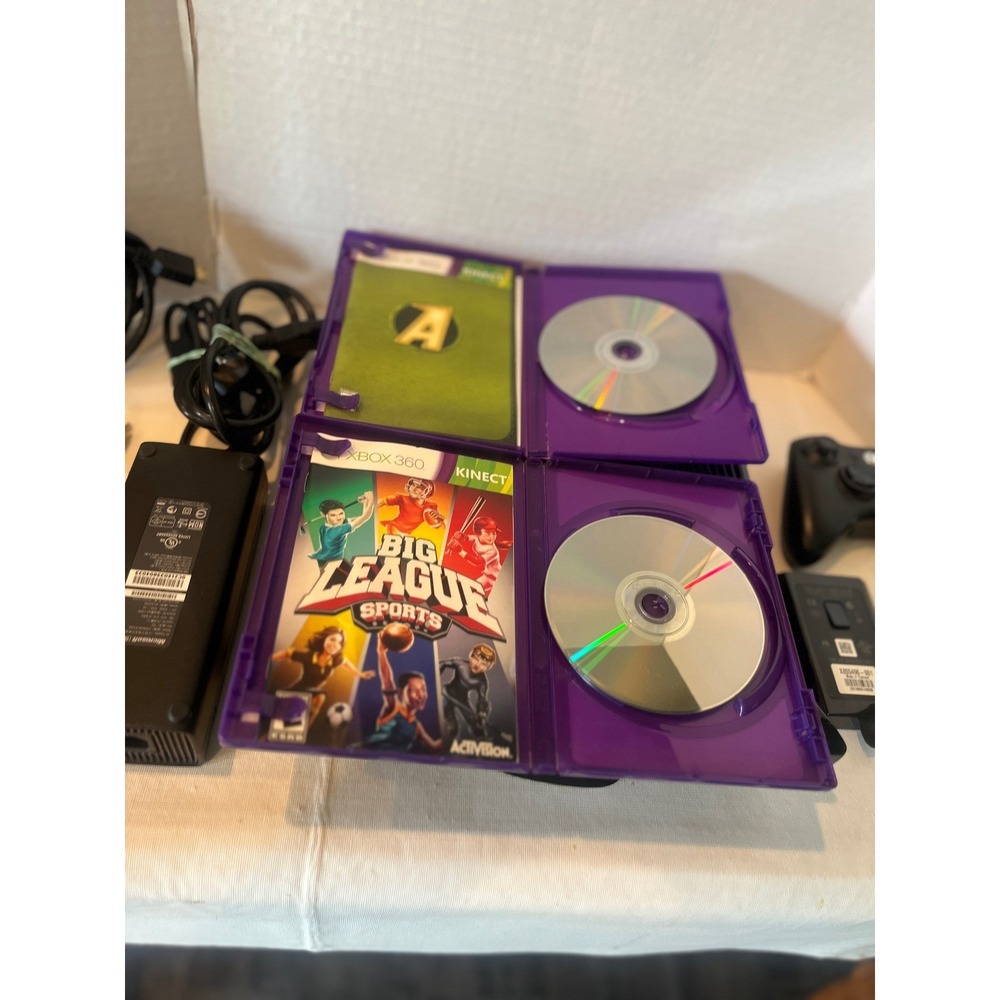 Microsoft Xbox 360 S 250GB Bundle w/ Kinect, Controller, Cords & 2 Games-Tested! - Picture 8 of 11